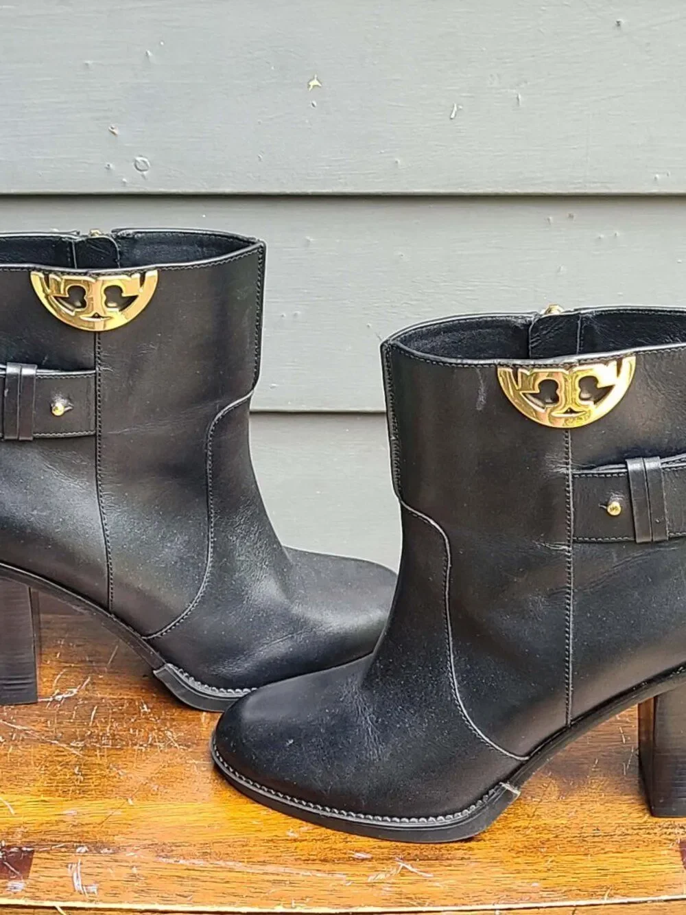 Tory Burch Black Leather Sydney Boots With Gold Tone Logo Size 8 NWOT